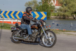 Hans Wiksten på sin Harley-Davidson Dyna Wide Glide CVO